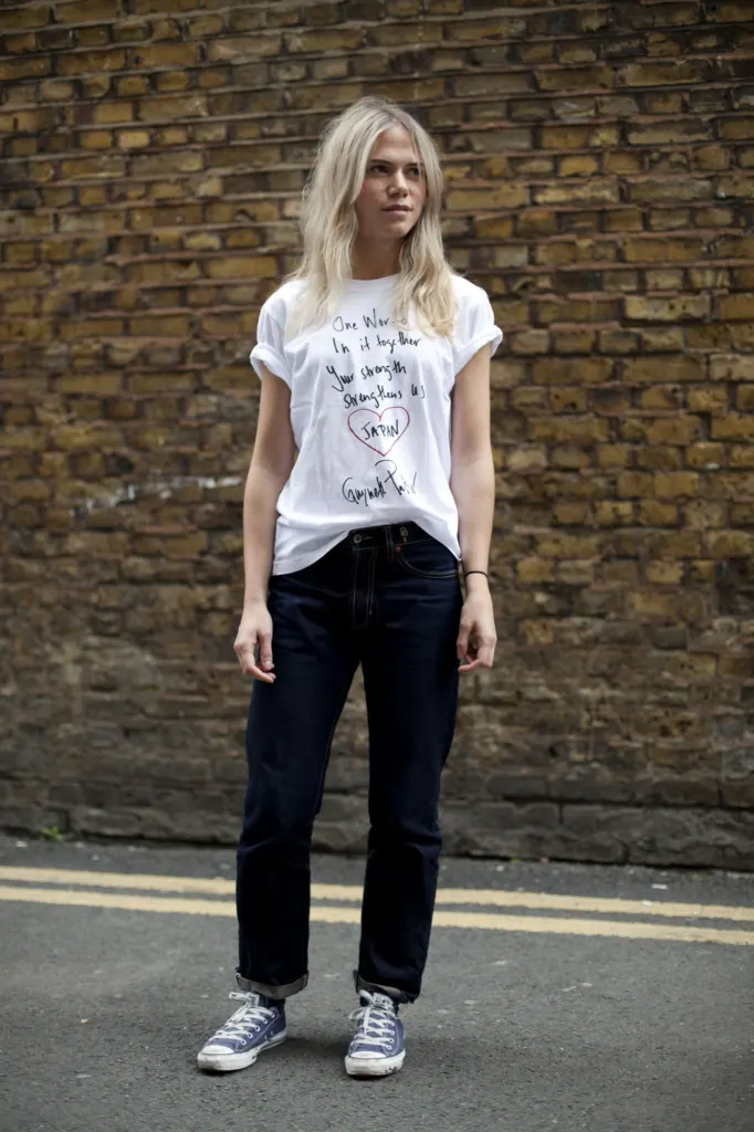Uniqlo: Uniqlooks — commercial, fashion and portrait photograph in London, UK, frame 29 of 49.